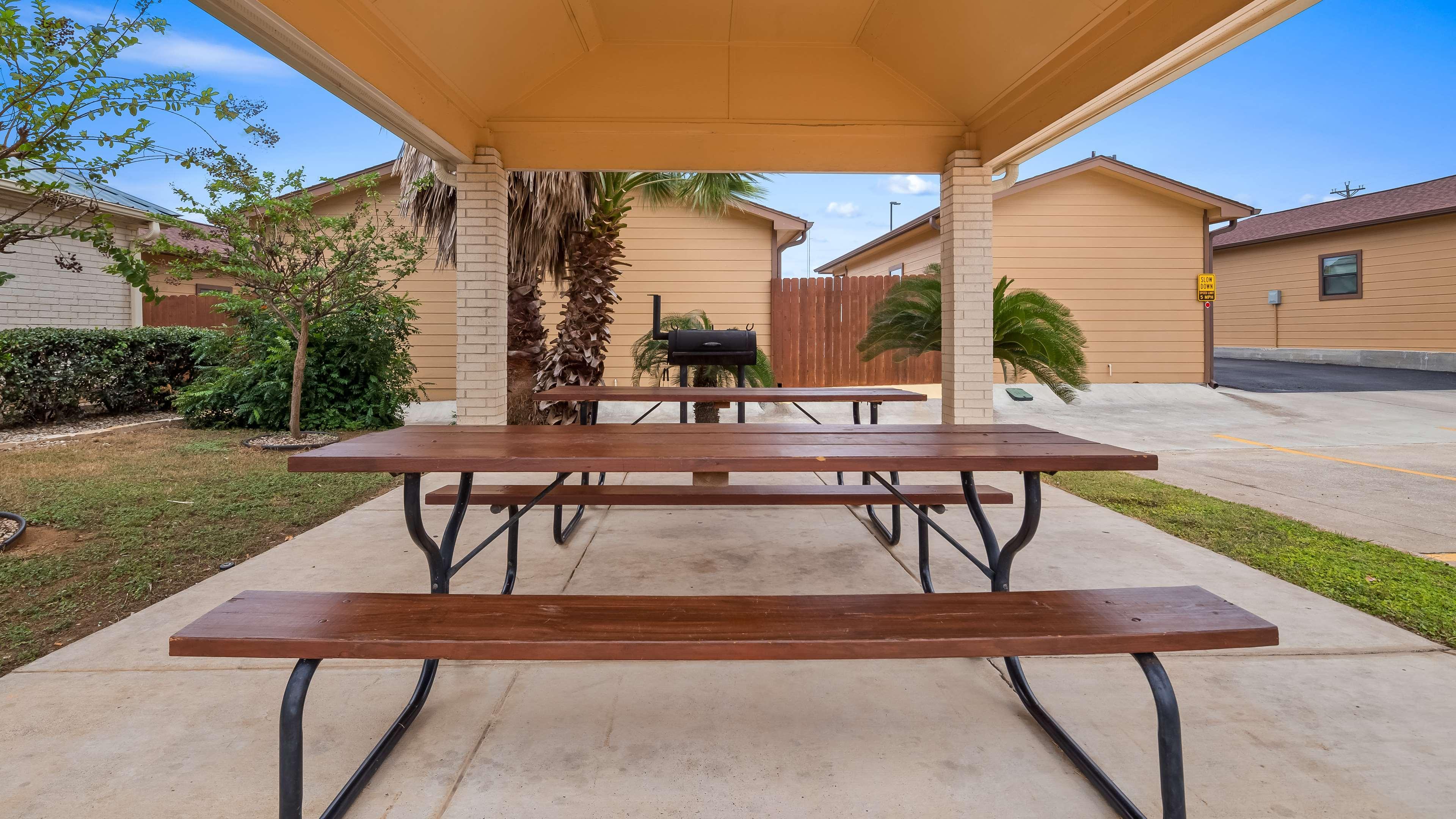Best Western Regency Inn&Suites Gonzales Exterior foto